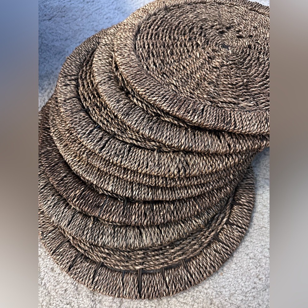 Set of 8 Round Woven Placemats – 13” Metal-Reinforced Natural Fiber